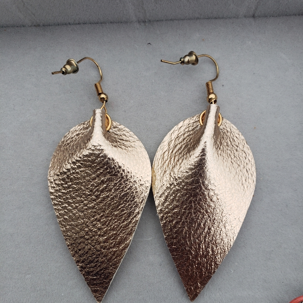 60. 3 Felt Dangle Earrings - Picture 11 of 11